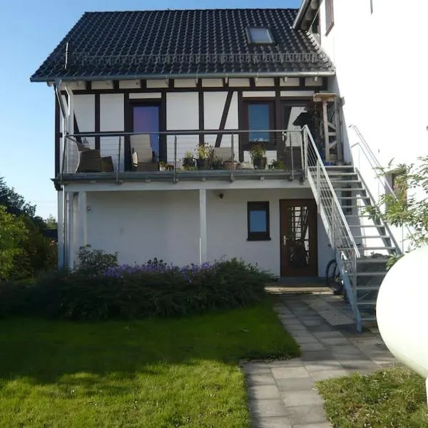 Ferienwohnung an Pferdehof in Much, hotel in Much