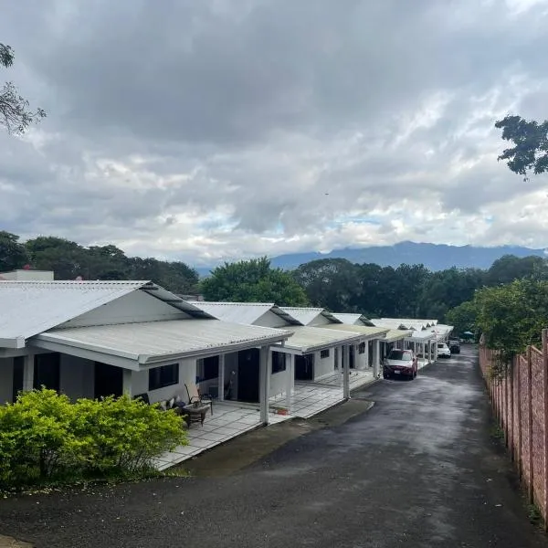 Around Juan Santa María, hotel v destinaci Alajuela