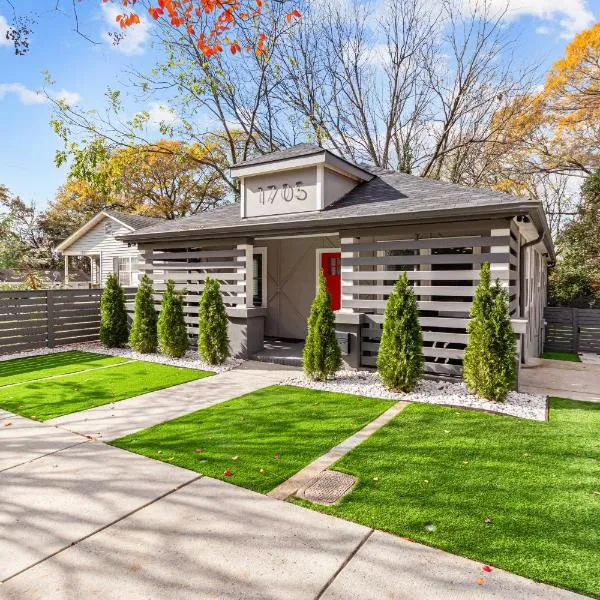 Charlotte Retreat: Luxury 4BR Heaven, hotel in Charlotte
