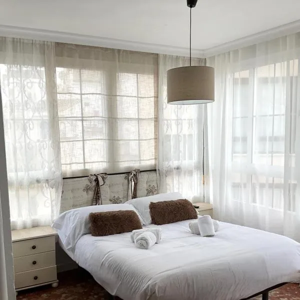 Hostal San Miguel by Croma, hotel v destinaci Estepona