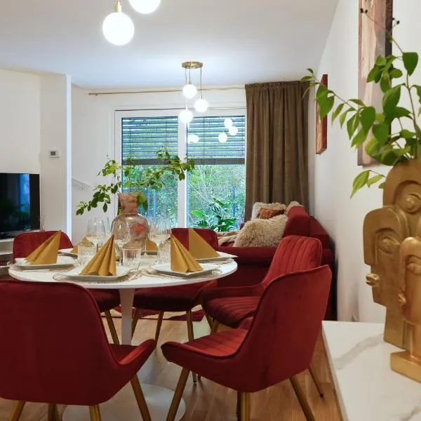 Stay in style at "Carl's Design Residences" - Modern design meets green comfort l free parking & great connection to city center, hotel in Vienna