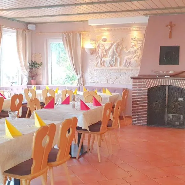 Restaurant Athen & Appartements Bergen, hotel en Bergen
