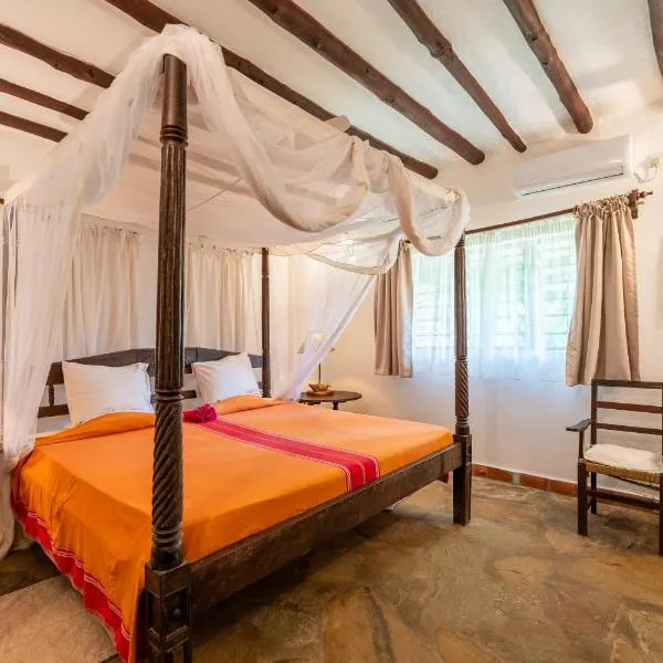 Diani Marine Divers Village, hotel in Diani Beach