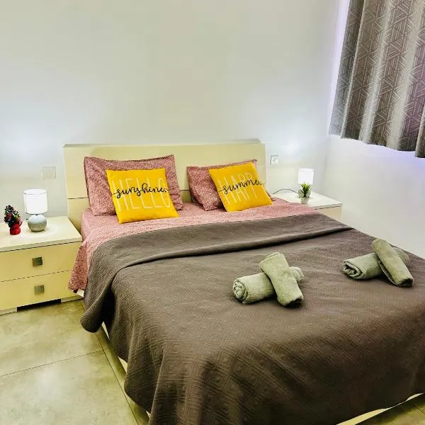 Cosy Seaside APT, 200m from the Seafront, hotel in Il-Gżira