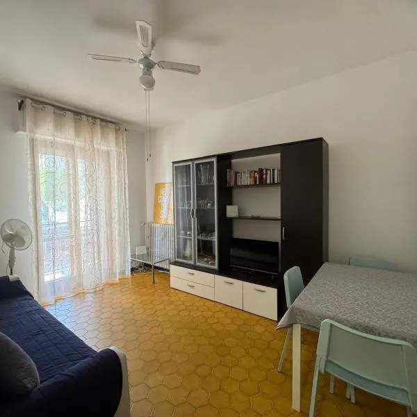 Appartamento a due passi dal mare!, hotel v destinácii Borghetto Santo Spirito