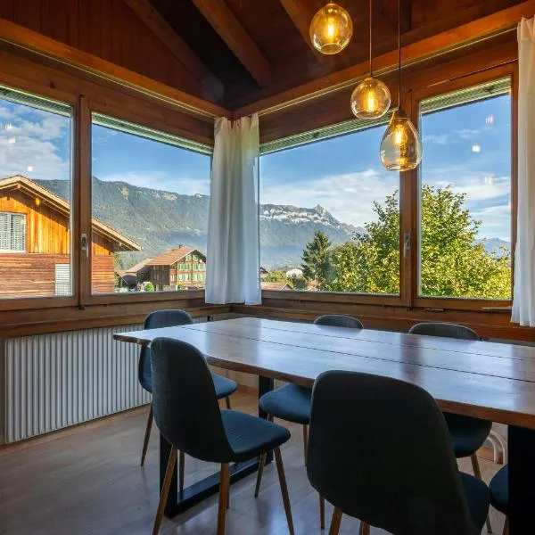 Alpine view with balcony near Interlaken, hotel en Wilderswil