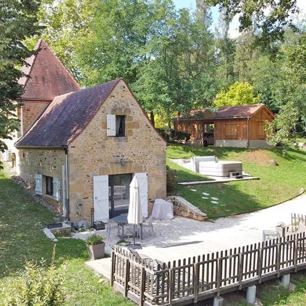Maison climatisée avec jacuzzi à 10 min de Sarlat, khách sạn ở Sarlat-la-Canéda