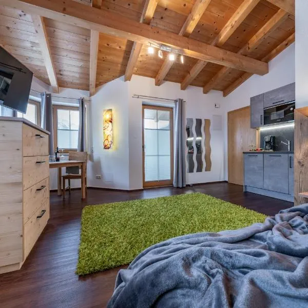 Appartement Ahornblick im Ferienhaus Johanna in Hippach-Mayrhofen - Nähe Skipiste, хотел в Хипах