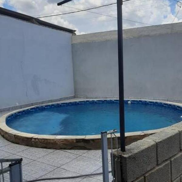 Casa com Piscina no Bairro do Cercado