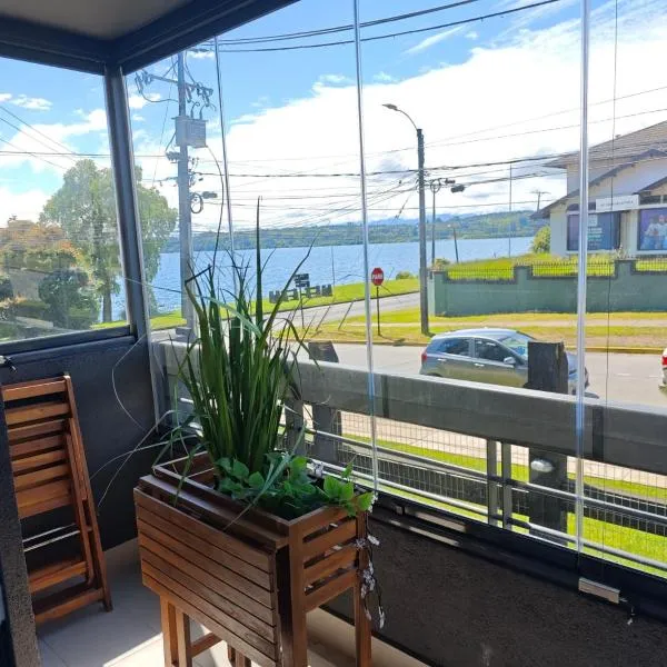 Depa con piscina frente al Lago Llanquihue y vista al volcán, hotel a Puerto Varas