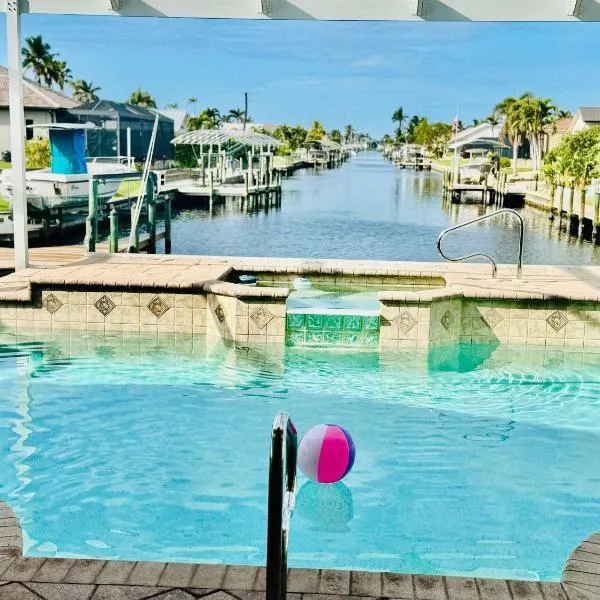 Waterfront Bliss Retreat Sailboat Access and Heated Pool, hotel v destinaci Cape Coral