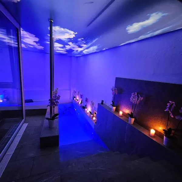 Luxus-Wohnung mit IndoorPool, hotel in Weingarten