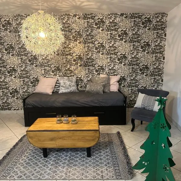 Petite maison sur ferme 5min de la plage idéal professionnel, готель у місті Trémel