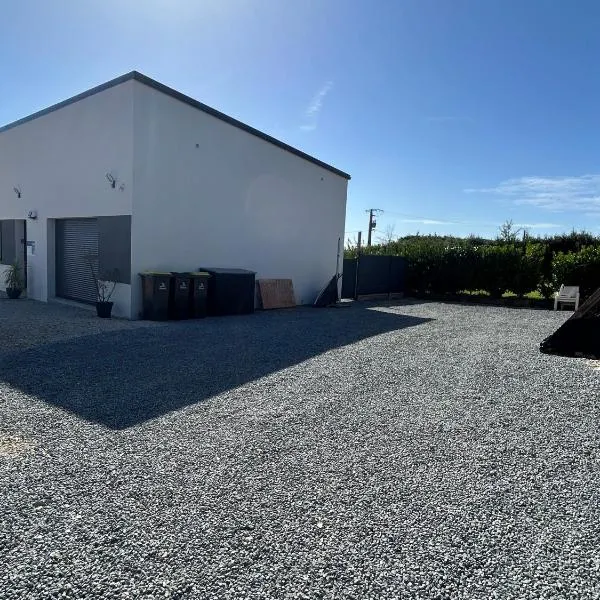 Gîtes Rozanna avec accès détente SPA JACUZZI, hotel v destinácii Saint-Jean-de-la-Rivière