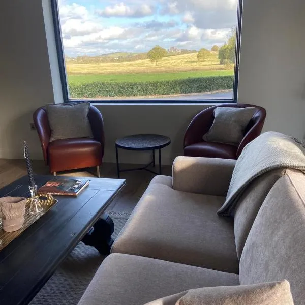 Willow Lodge Cashel- Rock View-Sleeps from 2 up to 8 guests, hotel v destinaci Cashel