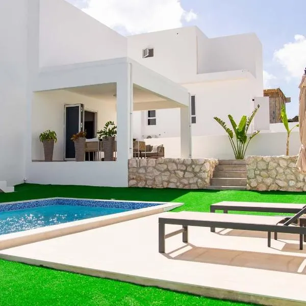 3 bedroom luxury vacation villa for a relaxed intimate feeling, hotel in Willemstad