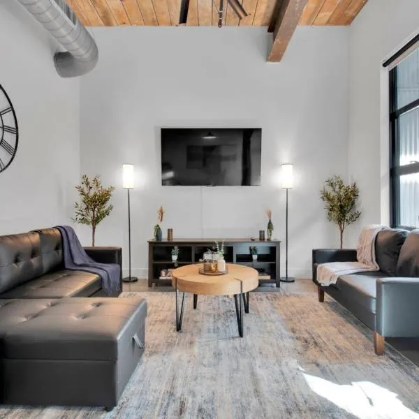 Rustic Meets Modern 2BR 2BA, hotel in Greenville