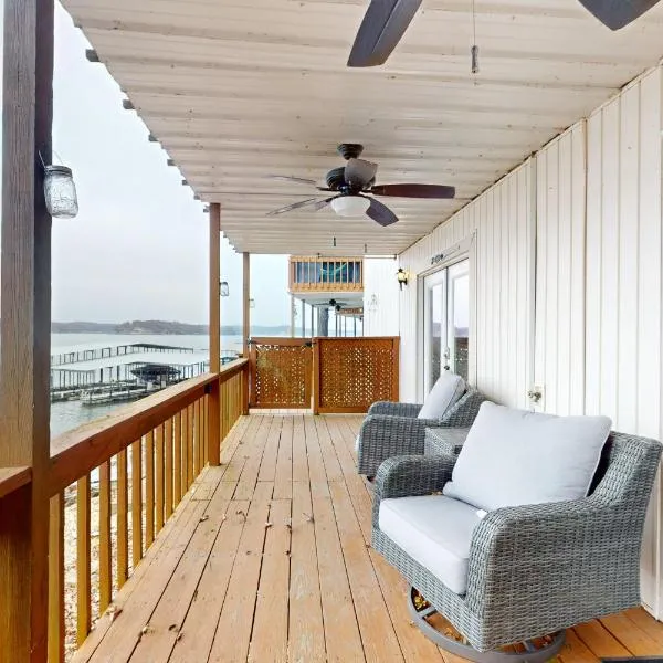 Lake Front Lookout, hotel em Lake Ozark
