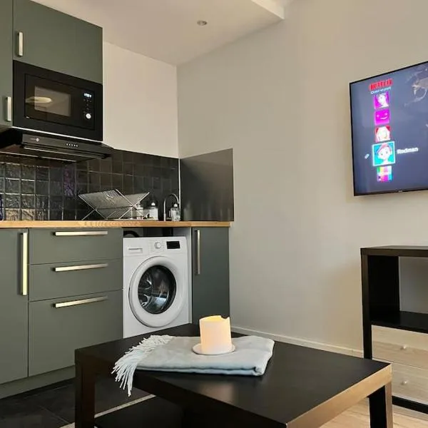 Studio Buttes Chaumont refait à neuf, hotel in Paris