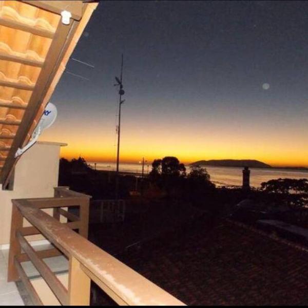 Itapoá SC refúgio para famílias 50 m mar e Farol