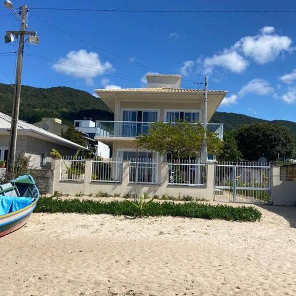 Linda casa ampla beira do mar em Gov Celso Ramos