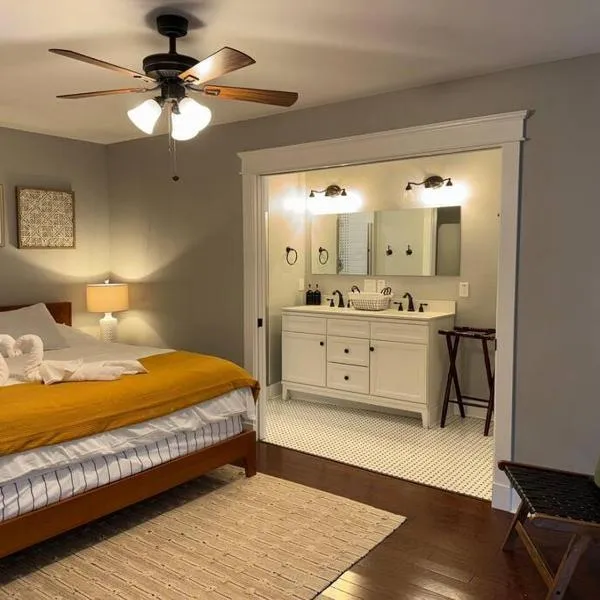 Charming Bungalow in Tampa, hotel en Tampa