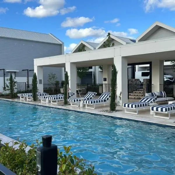 Brand-new entire terrace home, hotel in Wacol
