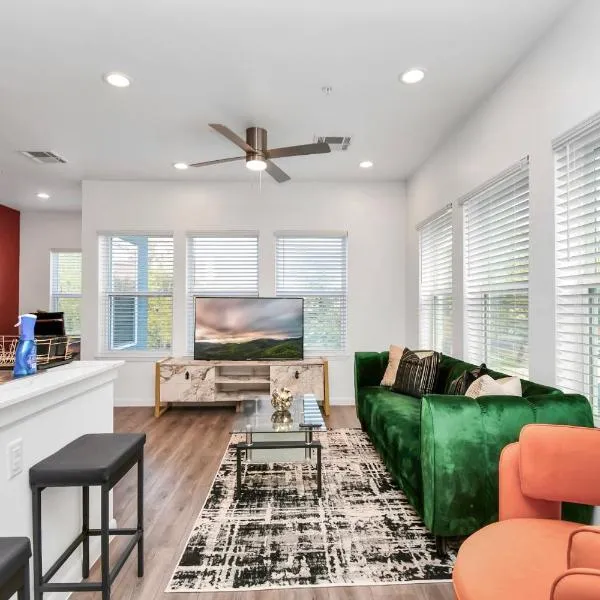 Serenity Studios - Near Med Center & Museum District, hotel in Houston