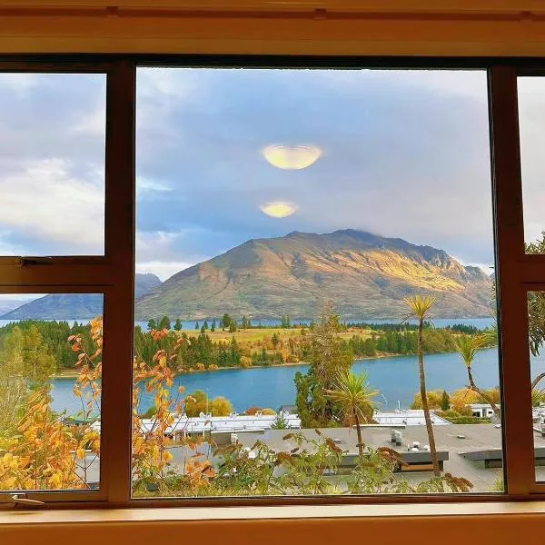 Walk to Town center with Views, hotel in Queenstown