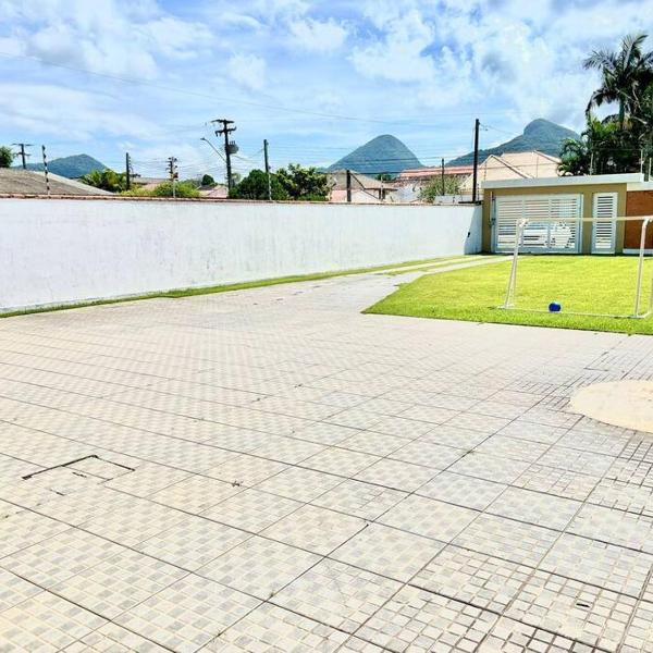 Casa duas quadras da Praia - Foto 4