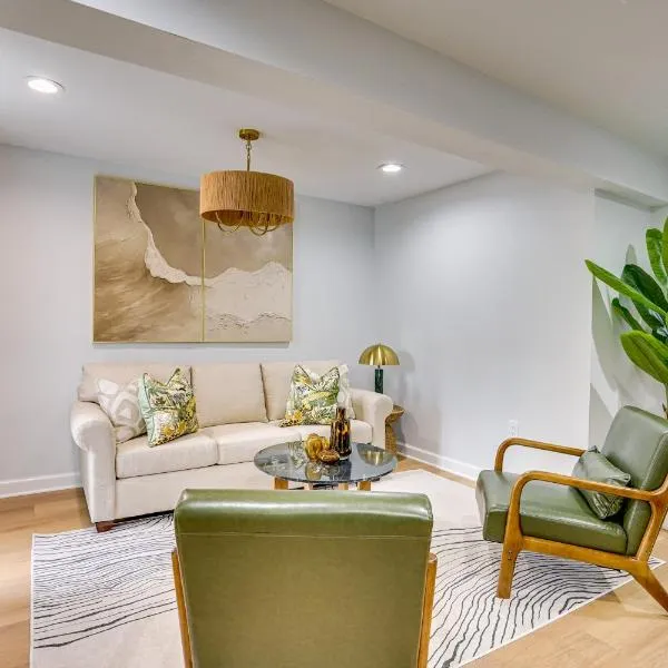 The Dulles Executive Resort Near Dulles Airport with Private Office, готель у місті Герндон