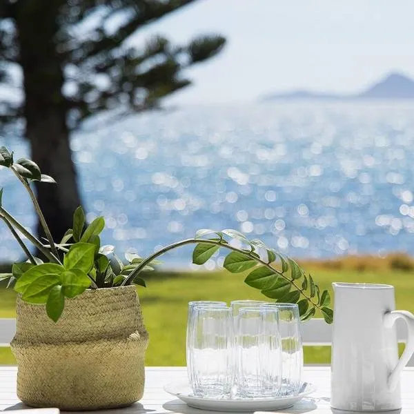 Waterfront, hotel in Salamander Bay
