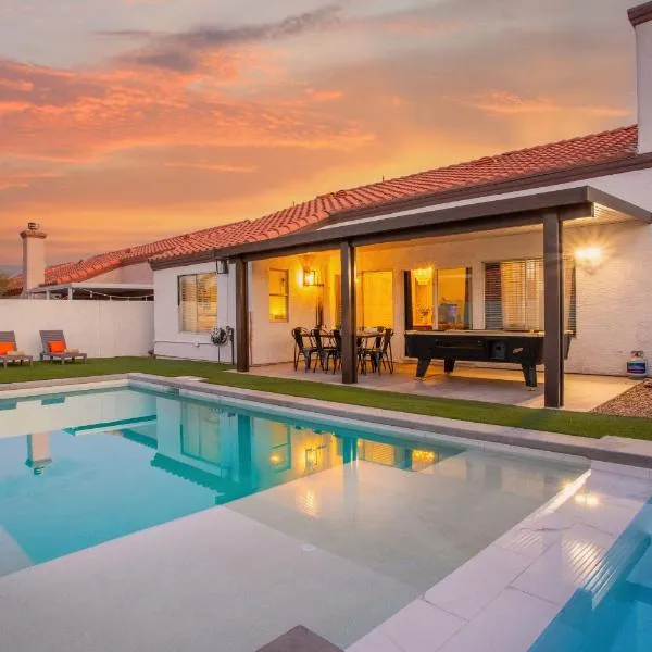 Spacious 5 Bedroom House with Heated Pool and Jacuzzi, hotel in Las Vegas