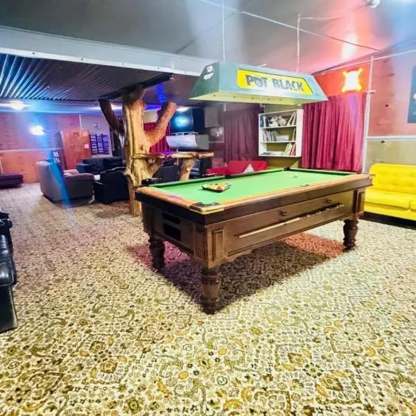 The Crossing Lodge & Backpackers, khách sạn ở National Park