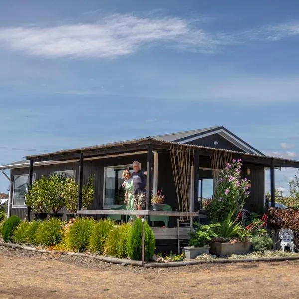 Beach Front Wine makers cottage, khách sạn ở Te Awanga