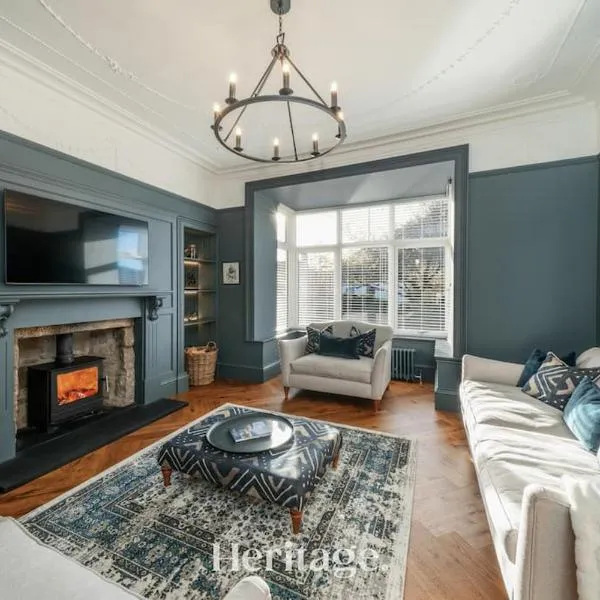 Blythewood Aberdeenshire Luxury Lodge with Hot Tub, hotelli kohteessa Kemnay