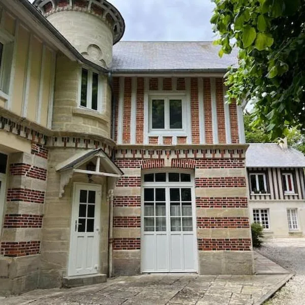 The Coach House, hotel v destinaci Saint-Côme-de-Fresné