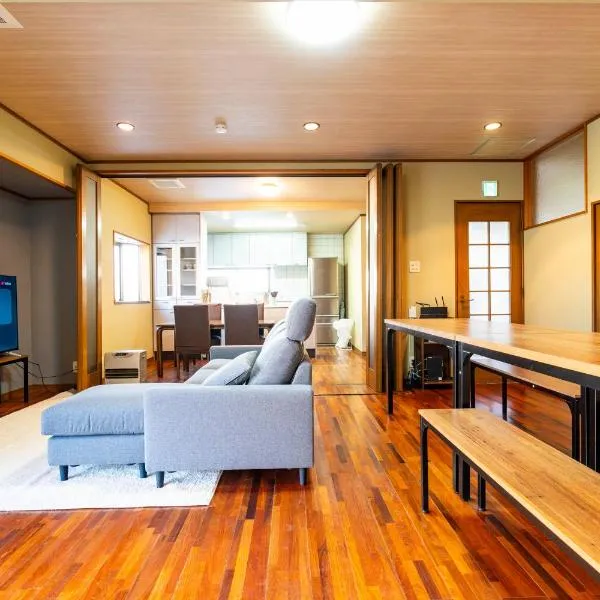SAKURA Ideal Base for Yoshino & Koyasan, hotel v destinaci Gojō