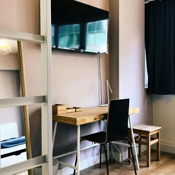 Charming little studio, hotel in Brussel