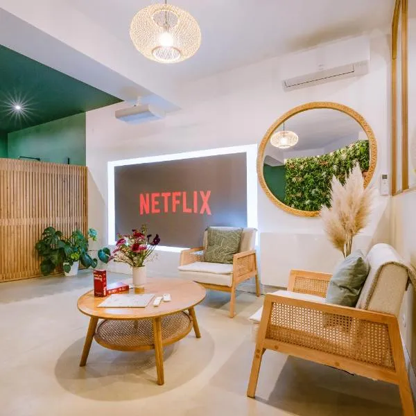 ÉROS - Loft entier avec Balnéo & Rétroprojecteur, ξενοδοχείο σε Nyons