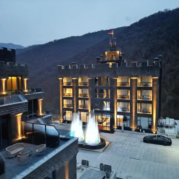 Mounthree, hotel v destinaci Pʼambak