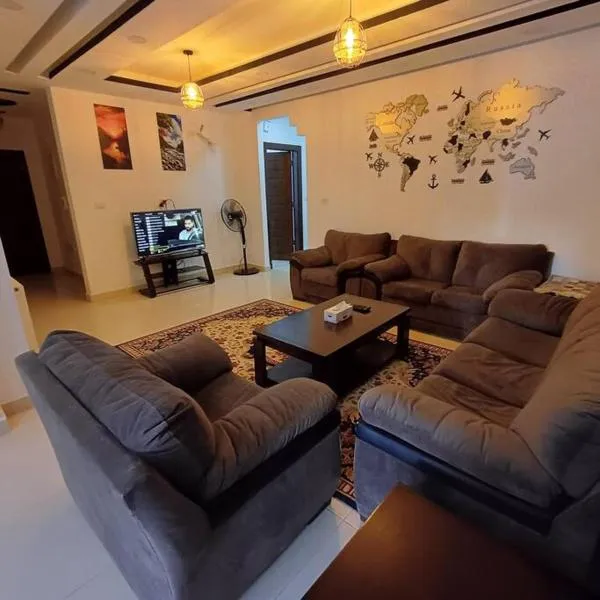 Laperla luxury family apartment one, hotel in Amman
