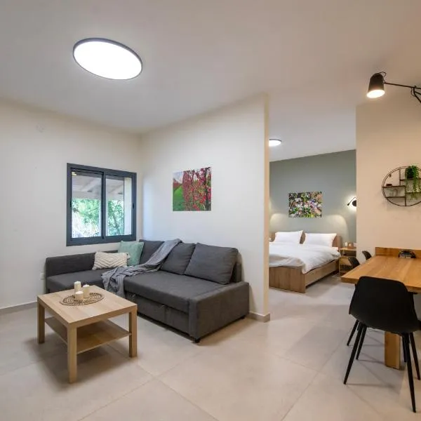 חדרי אירוח בהט, hotel v destinaci Ejn Zivan