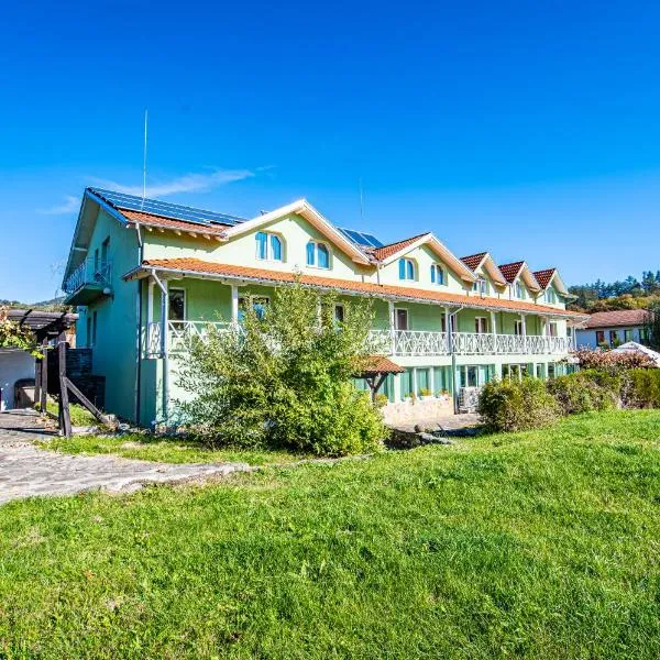 Семеен хотел 1876, hotel v destinaci Aprilci