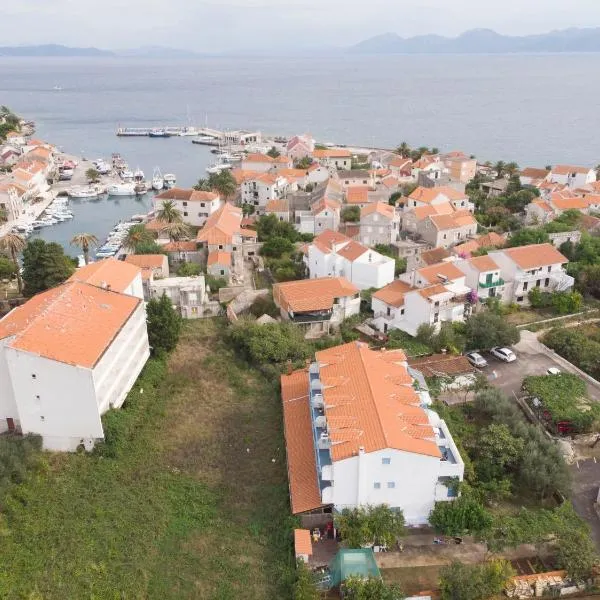 Apartments Jadranka, hotel v destinaci Sućuraj