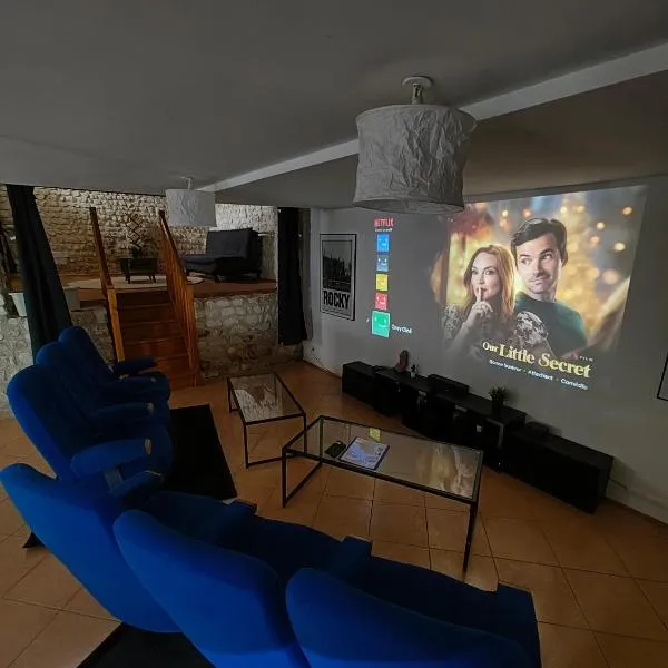 Cosy Ciné 8, hotel in Pont-de-lʼArche