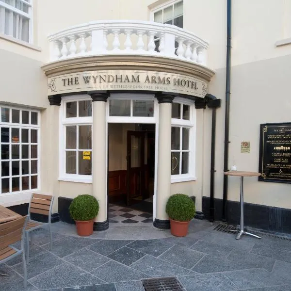 The Wyndham Arms-Wetherspoon, hotel in North Cornelly