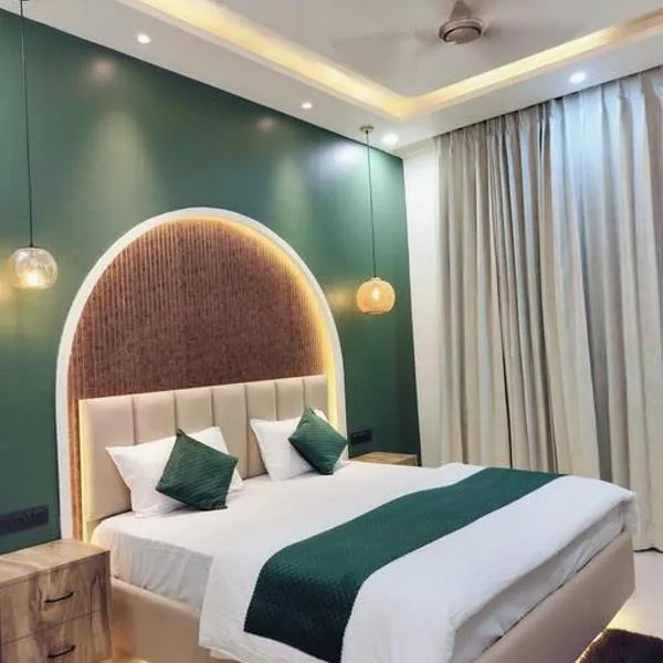 Cozy City Retreat, Luxurious 1BHK Omaxe Lucknow, hotel in Lucknow