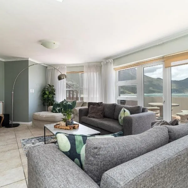 Beachfront Villa Sea Breeze Hout Bay Cape Town, hotel v destinaci Hout Bay