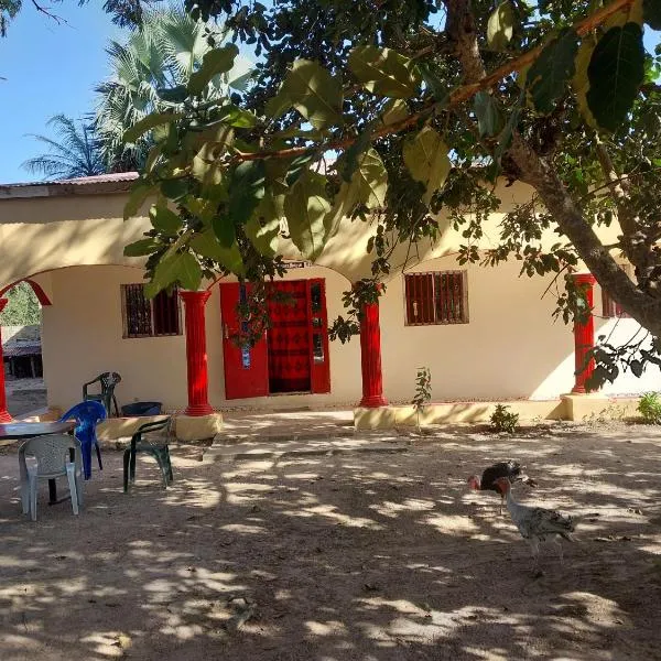 Sunshine Guesthouse Bafuloto, hotel in Bafuloto
